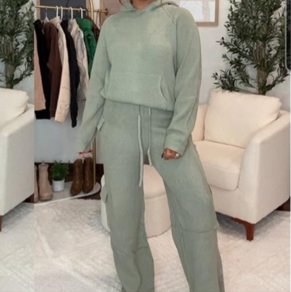 Women's Small Sage Green Knit Cargo Jogger Set